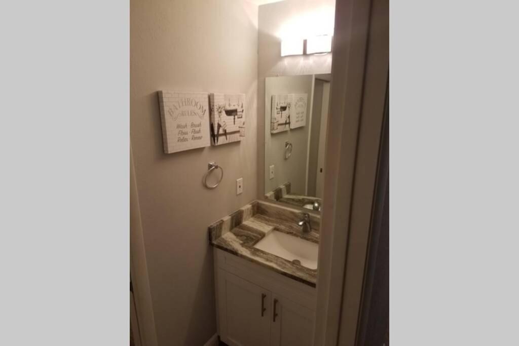 Cozy 3 Bed 2.5 Bath Located Near Busch Gardens Apartament Tampa Zewnętrze zdjęcie